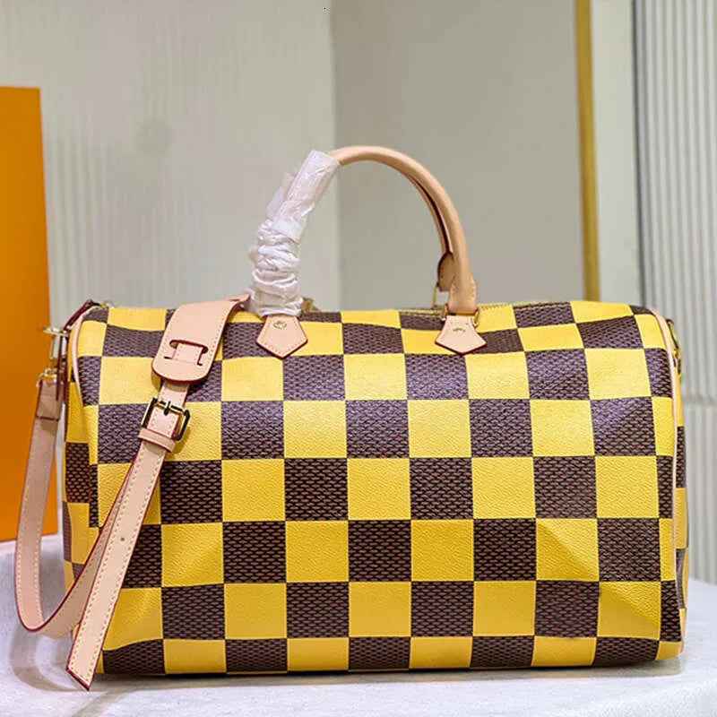 Luxury Duffel Bags Designer Bag Men Women Genuine Leather Zipper Inner Pocket Travel Bags Cutomized Brand Luggage Handbags Large Capacity Sport Bag Yellow Bag