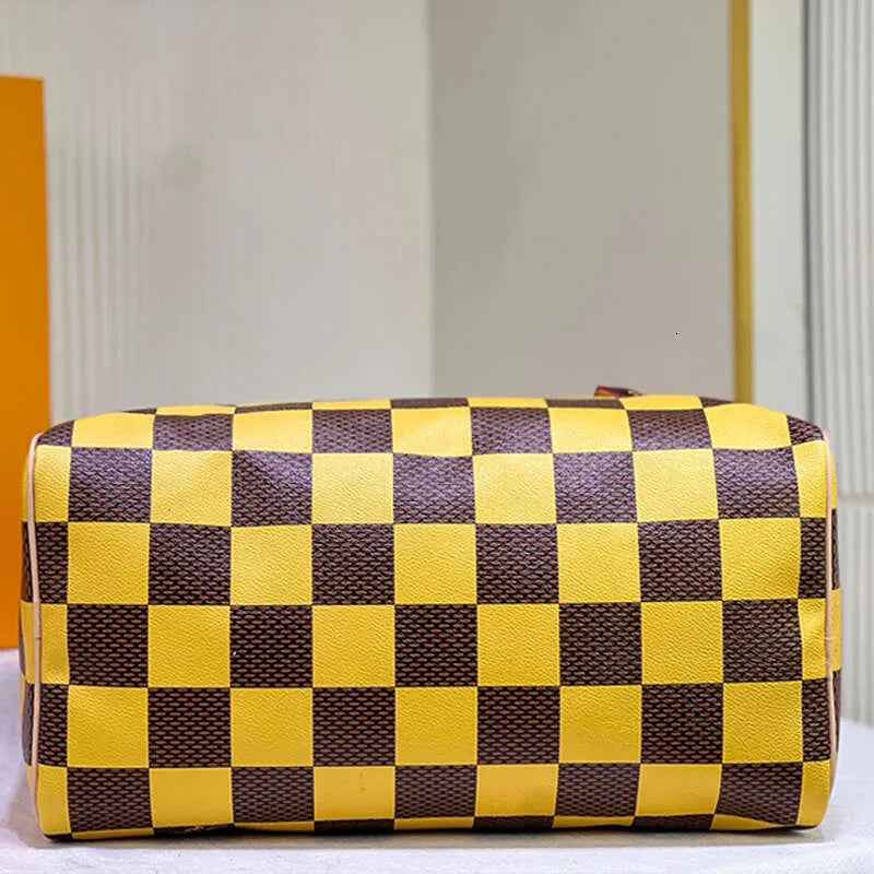 Luxury Duffel Bags Designer Bag Men Women Genuine Leather Zipper Inner Pocket Travel Bags Cutomized Brand Luggage Handbags Large Capacity Sport Bag Yellow Bag