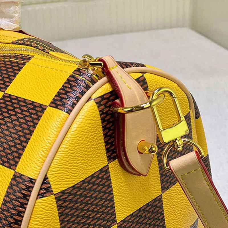 Luxury Duffel Bags Designer Bag Men Women Genuine Leather Zipper Inner Pocket Travel Bags Cutomized Brand Luggage Handbags Large Capacity Sport Bag Yellow Bag